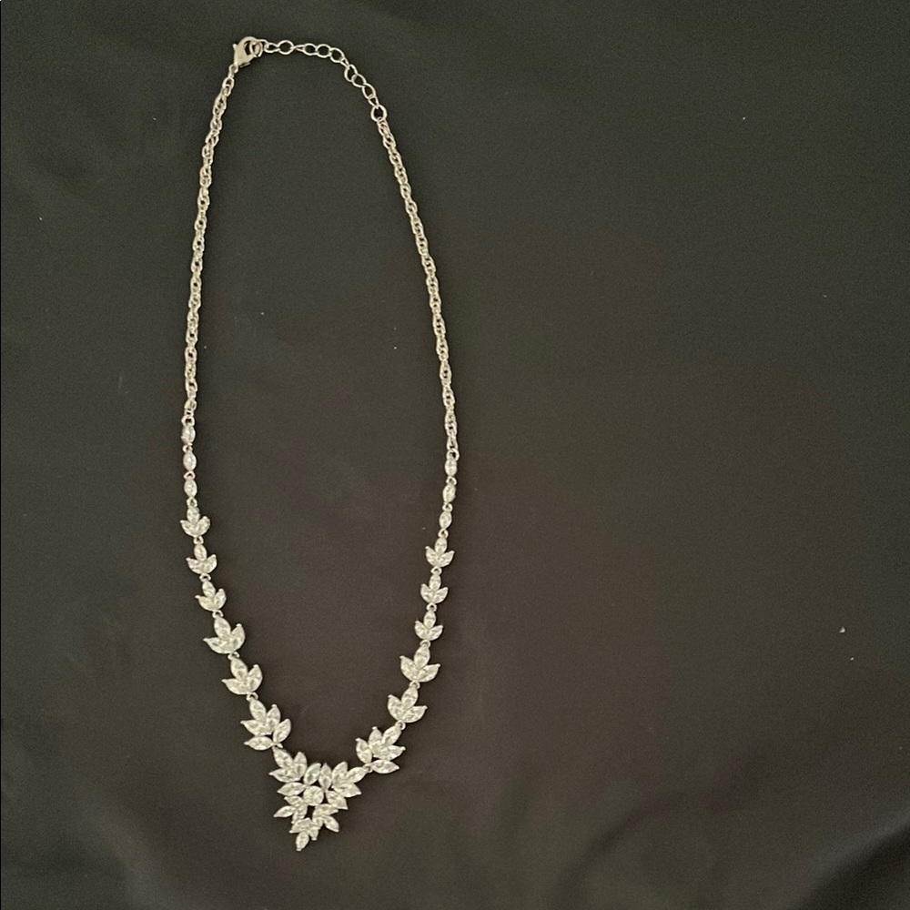 Elegant Silver Leaf Necklace